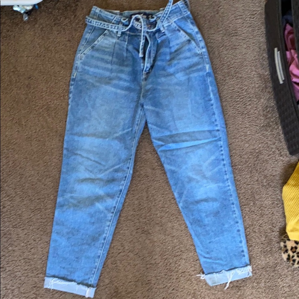 Hollister Ultra high rise mom jean